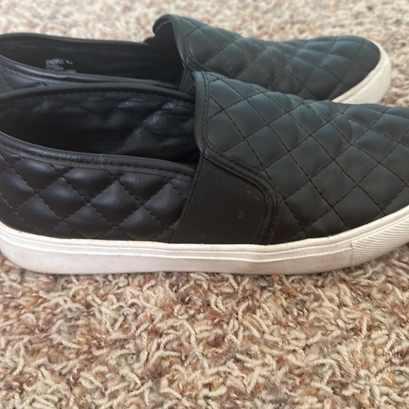 Gently used great condition Steve Madden quilted black sneaker slip on shoes - Picture 5 of 5